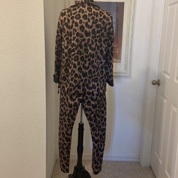 LAURA CRUZ 2PC LEPOARD BLAZER & PANT SUIT. - Picture 10 of 10